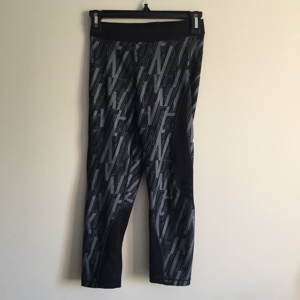 NIKE Graphic Print Grey Black HyperCool Leggings - Picture 2 of 11